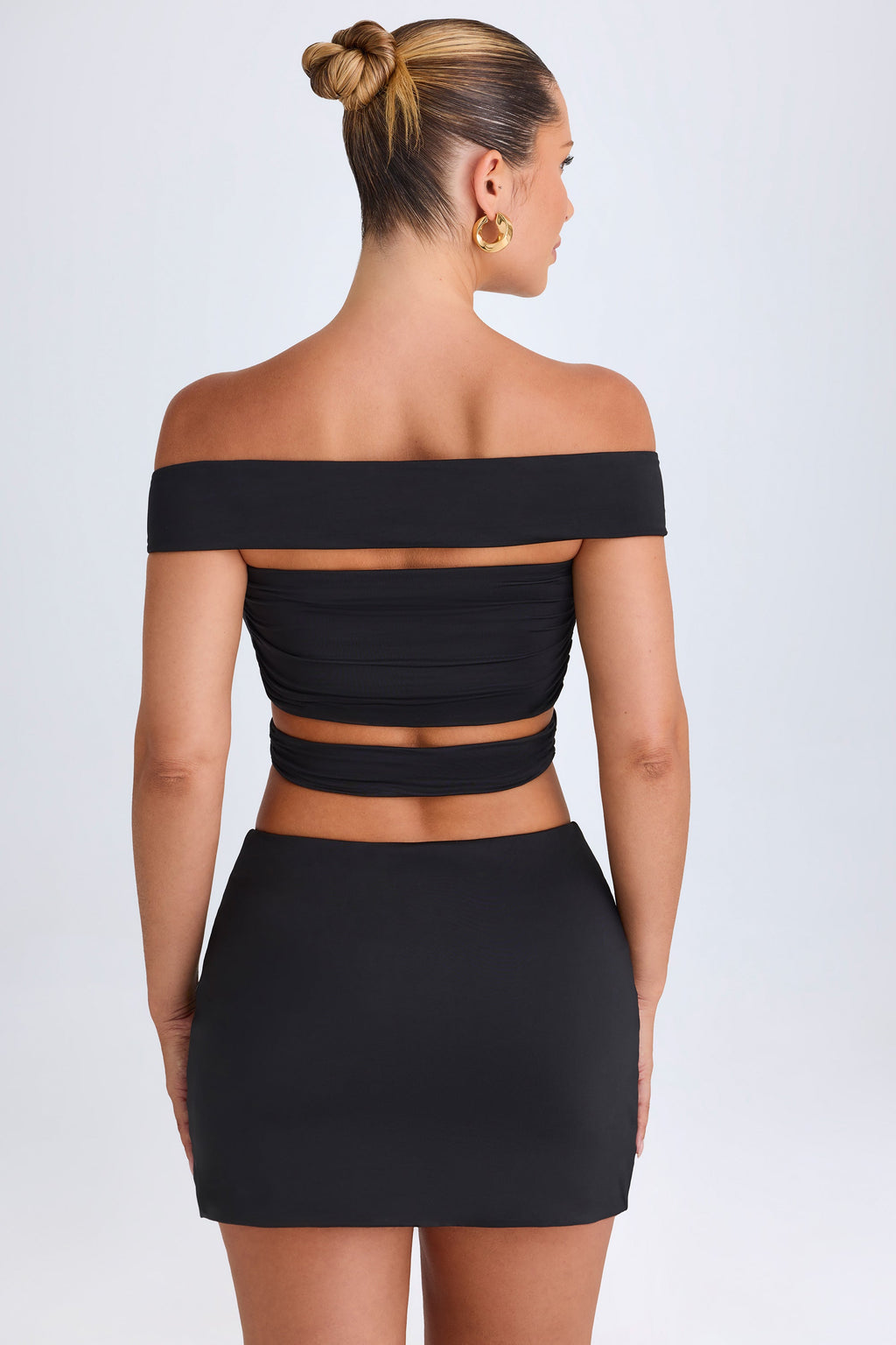 Chic Cut-Out Off-Shoulder Crop Top in Black