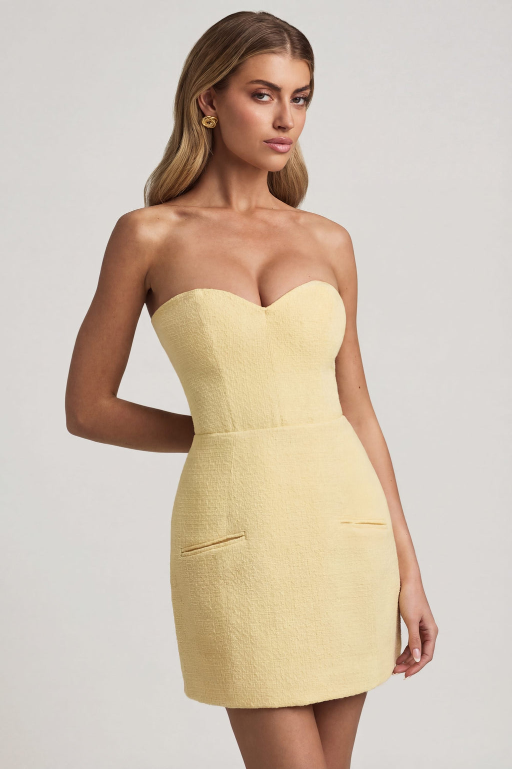 Chic Sweetheart-Neck Strapless Structured Mini Dress in Pastel Yellow