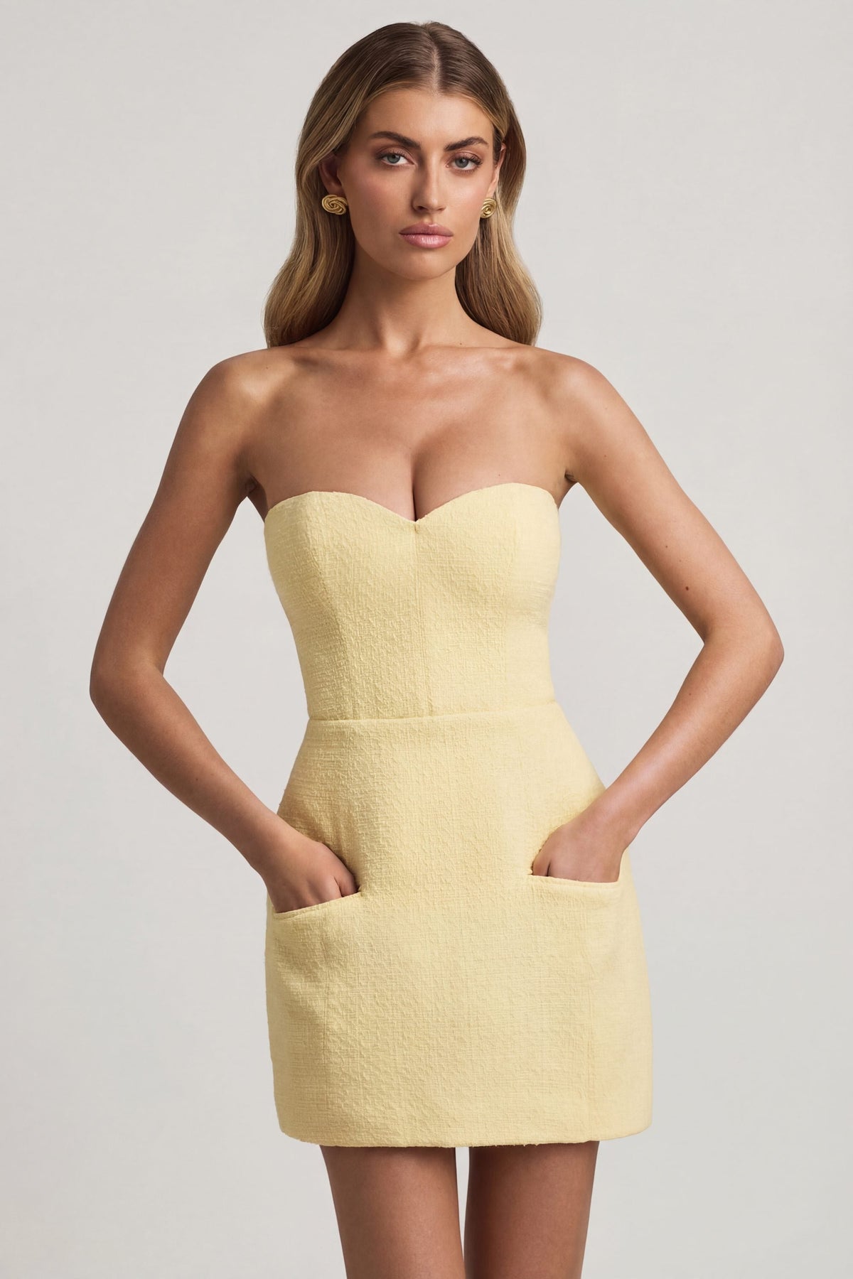 Chic Sweetheart-Neck Strapless Structured Mini Dress in Pastel Yellow