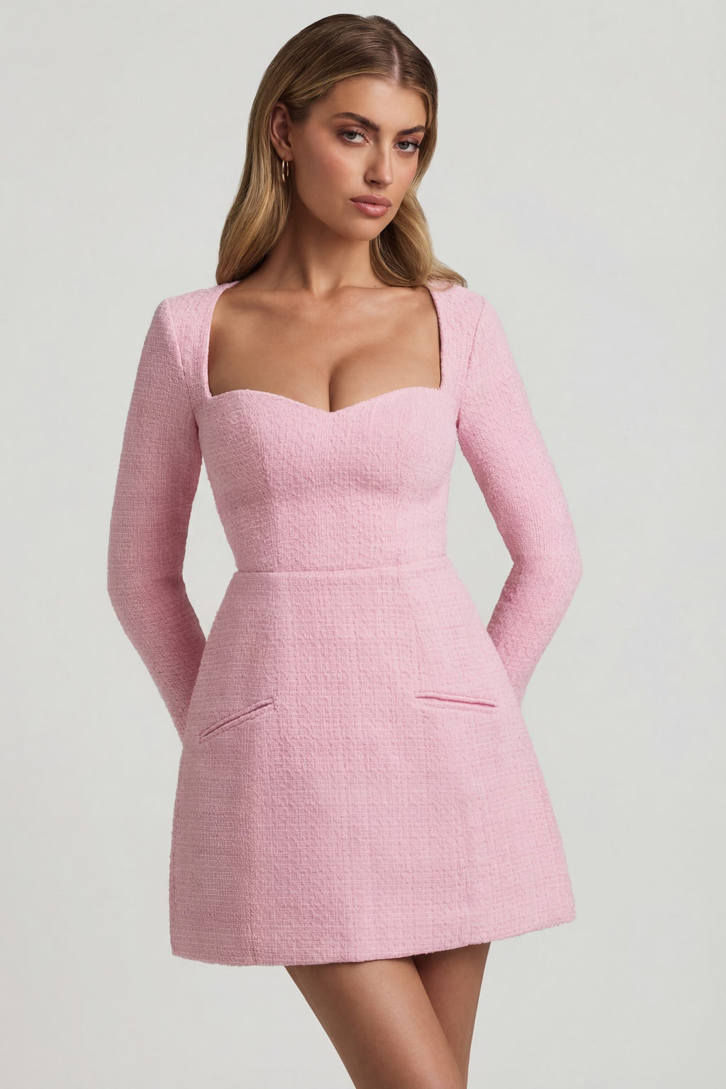 Chic Sweetheart-Neck Structured Mini Dress in Soft Pink