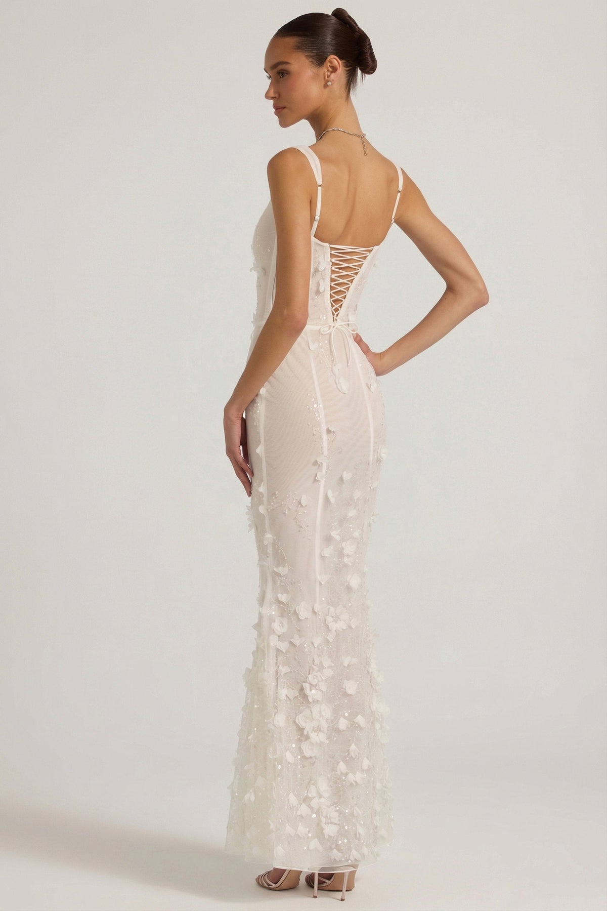 Chic Embellished Appliqué Soft-Scoop Corset Gown in Snow