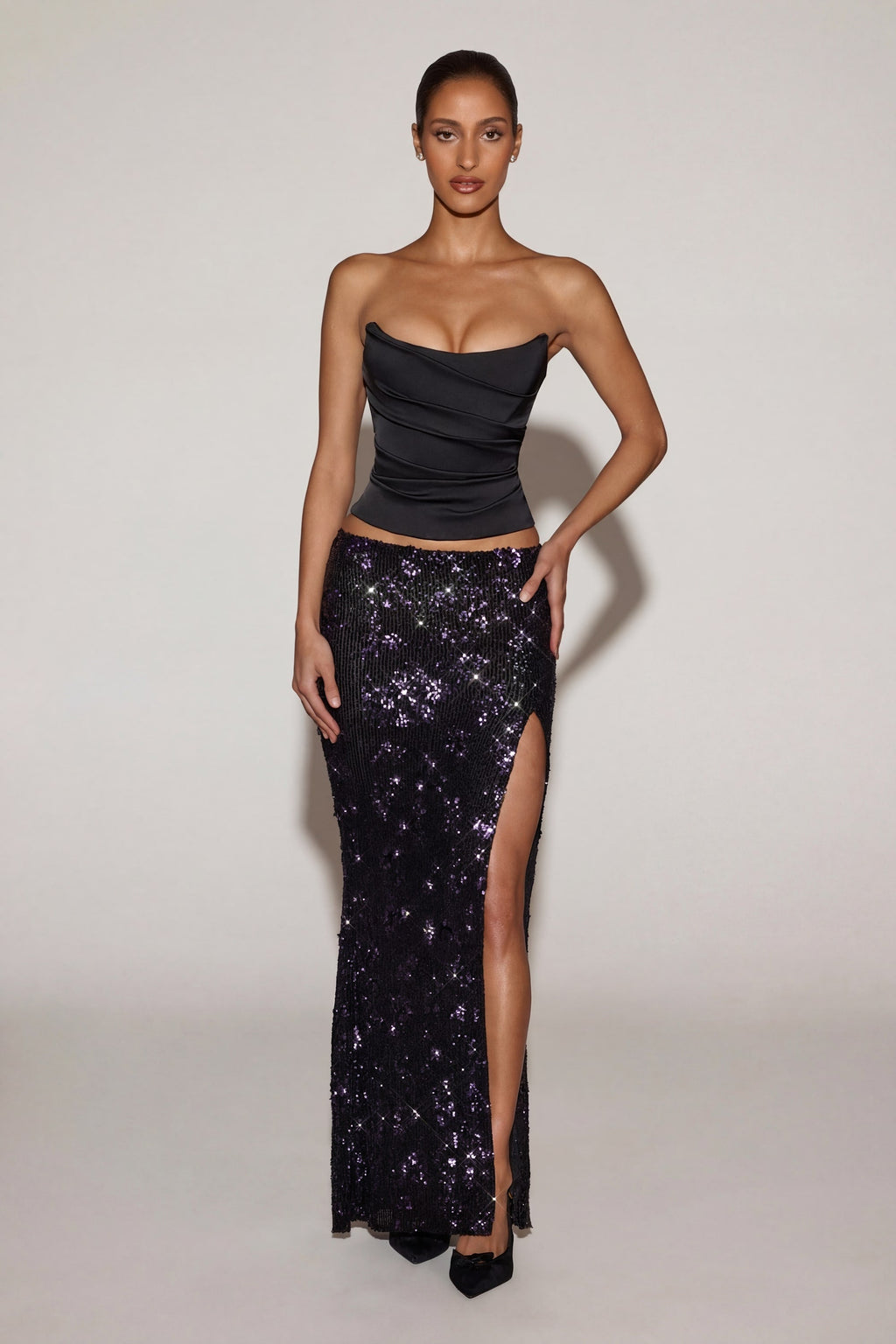 Chic Embellished Mid-Rise Thigh-Split Maxi Skirt in Black Purple