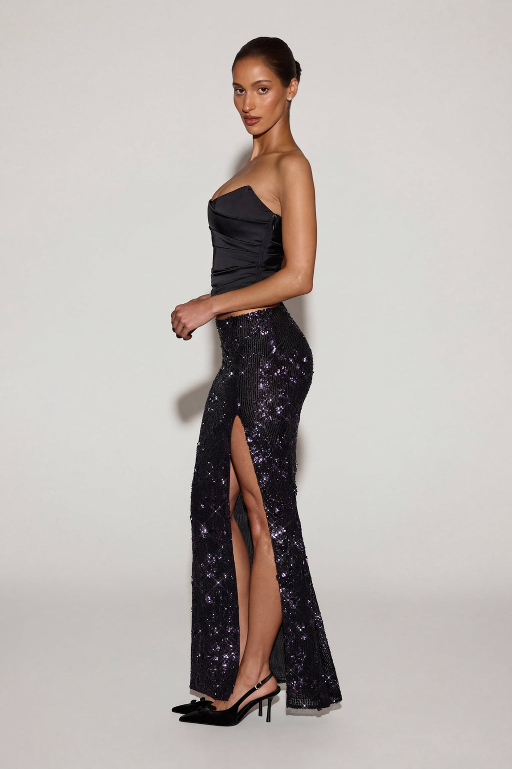 Chic Embellished Mid-Rise Thigh-Split Maxi Skirt in Black Purple