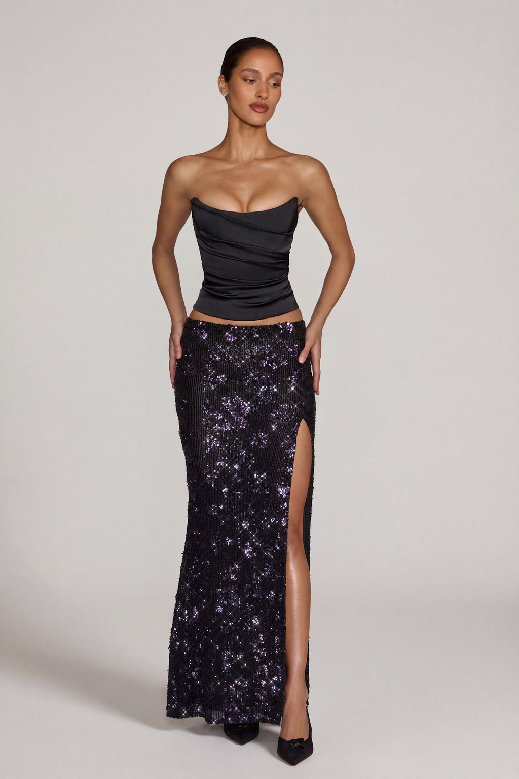 Chic Embellished Mid-Rise Thigh-Split Maxi Skirt in Black Purple