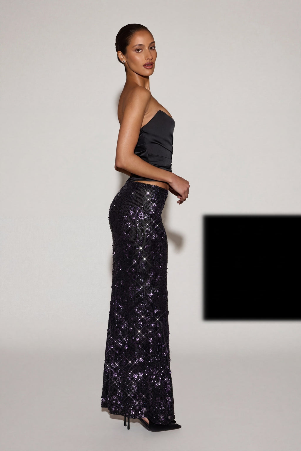 Chic Embellished Mid-Rise Thigh-Split Maxi Skirt in Black Purple