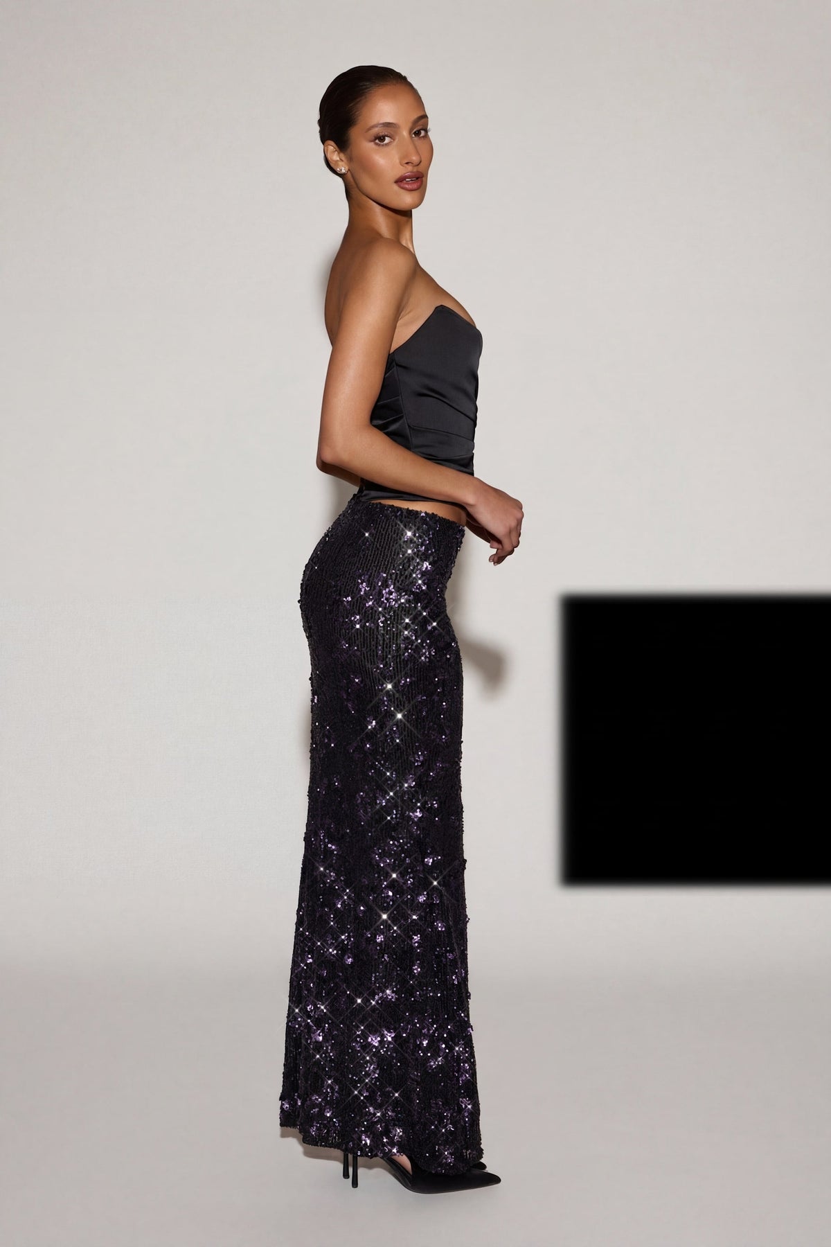 Chic Embellished Mid-Rise Thigh-Split Maxi Skirt in Black Purple
