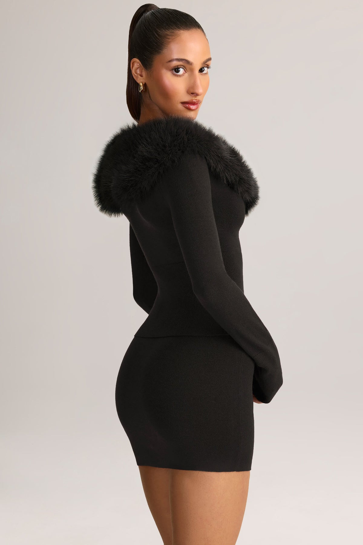 Chic Knit Mid-Rise Mini Skirt in Black