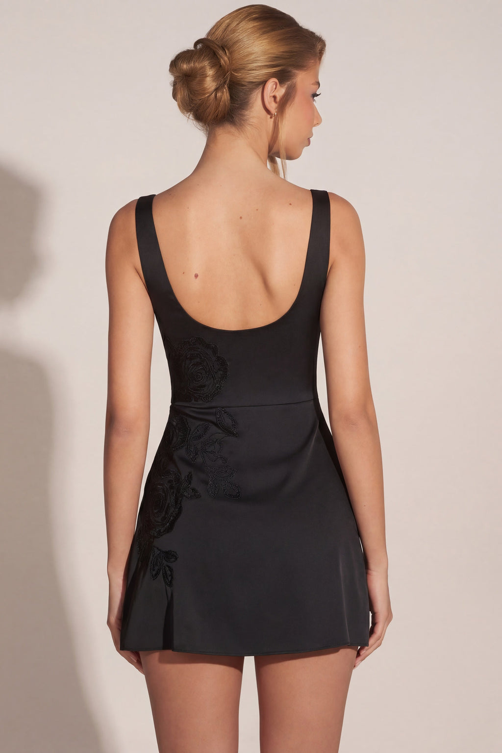 Chic Embellished Scoop-Neck Fitted Mini Dress in Black
