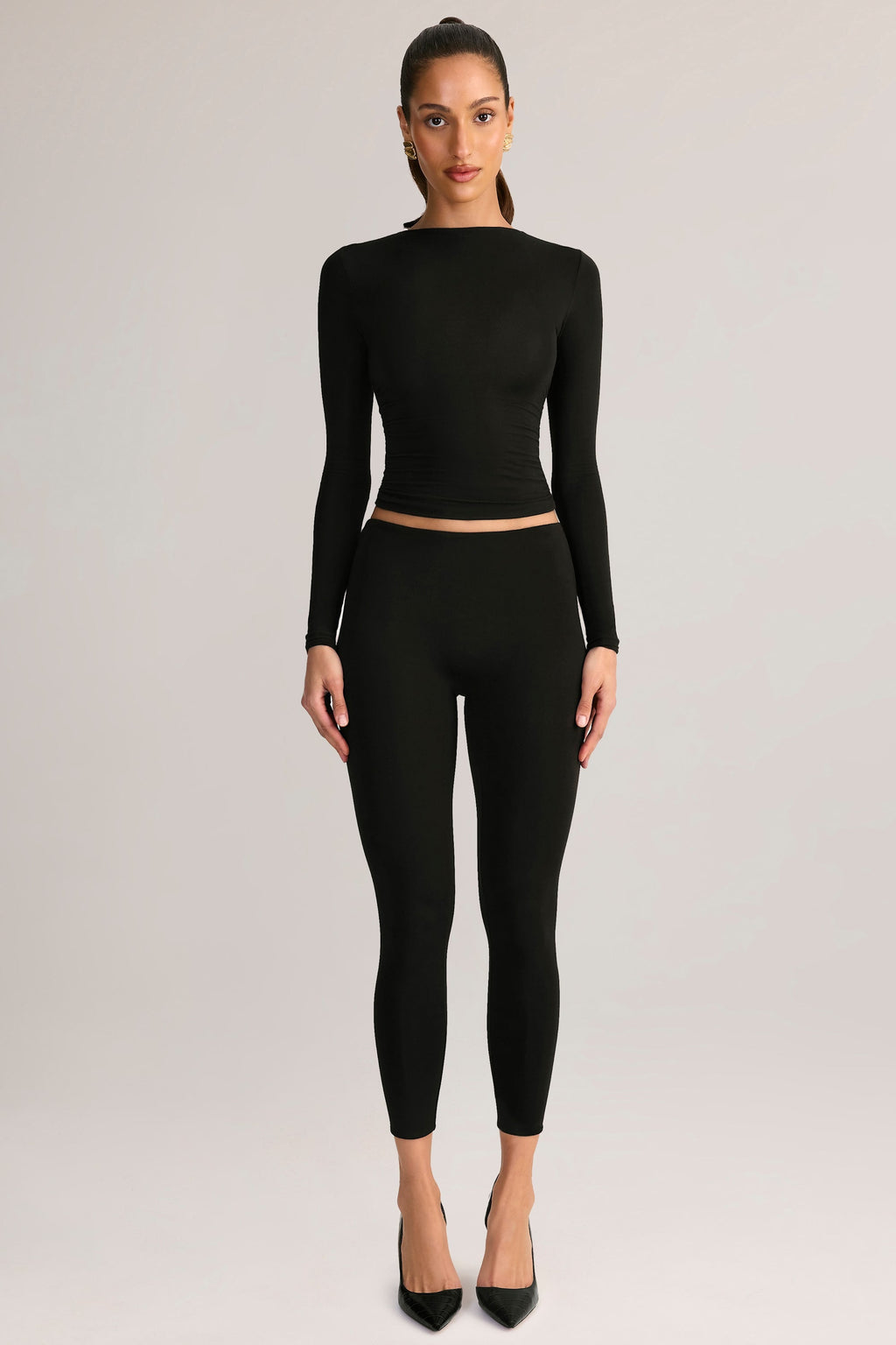Chic Modal Mid-Rise Cropped Leggings in Black