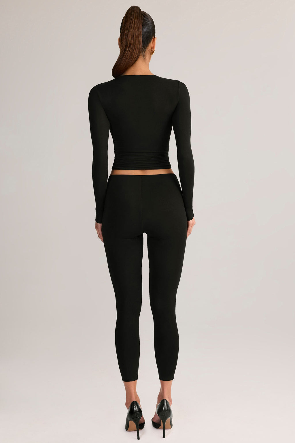 Chic Modal Mid-Rise Cropped Leggings in Black