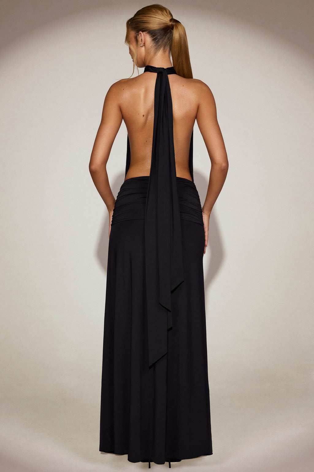 Chic Soft-Jersey Halterneck Backless Maxi Dress in Black