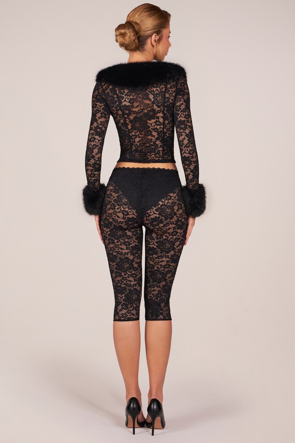 Chic Laced Capri Trousers in Black