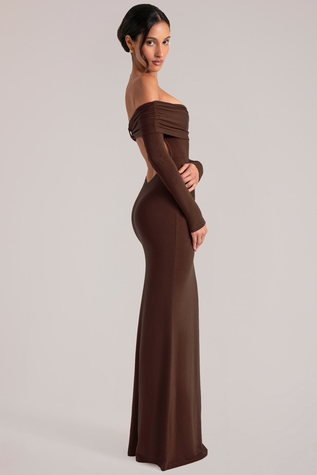 Chic Off-Shoulder Long-Sleeve Maxi Dress in Chocolate Brown