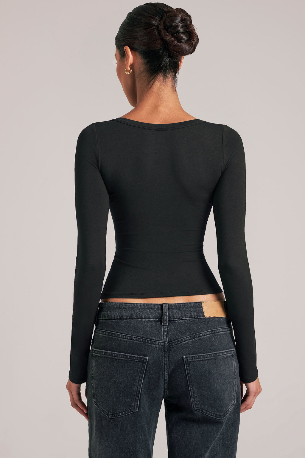 Chic V-Neck Long-Sleeve Top in Black