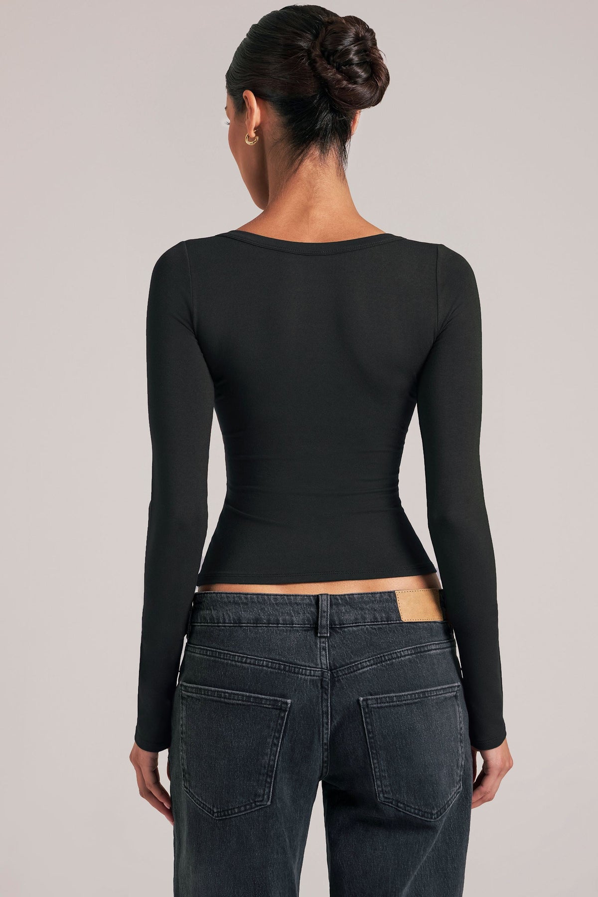 Chic V-Neck Long-Sleeve Top in Black