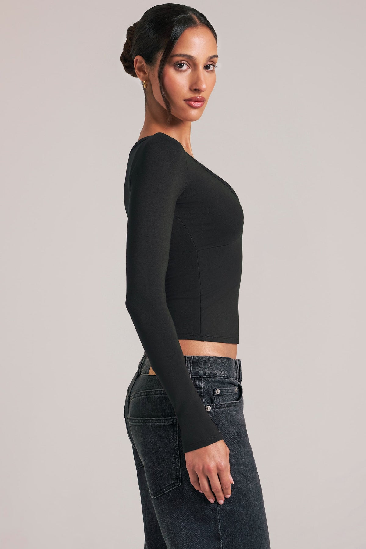 Chic V-Neck Long-Sleeve Top in Black