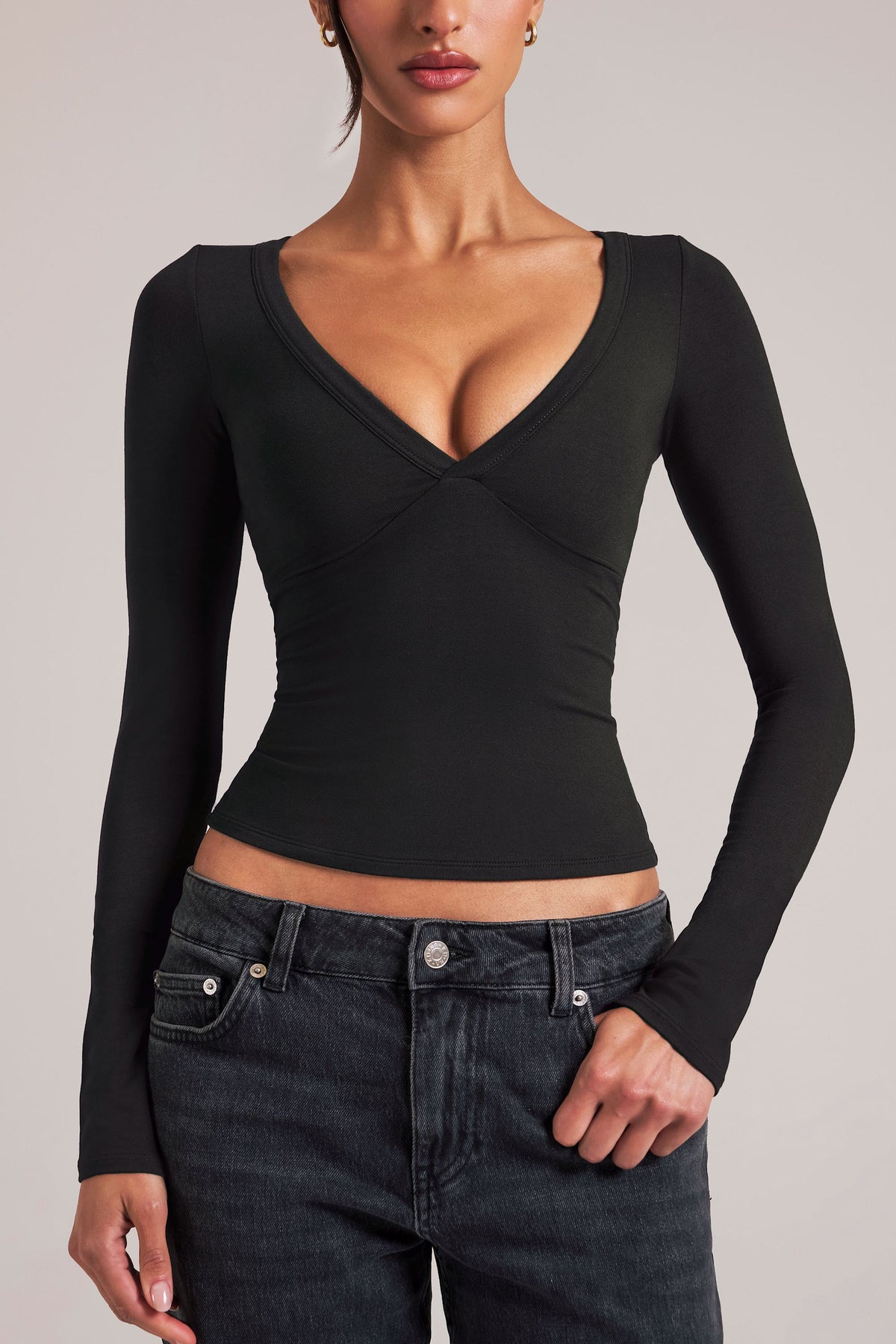 Chic V-Neck Long-Sleeve Top in Black