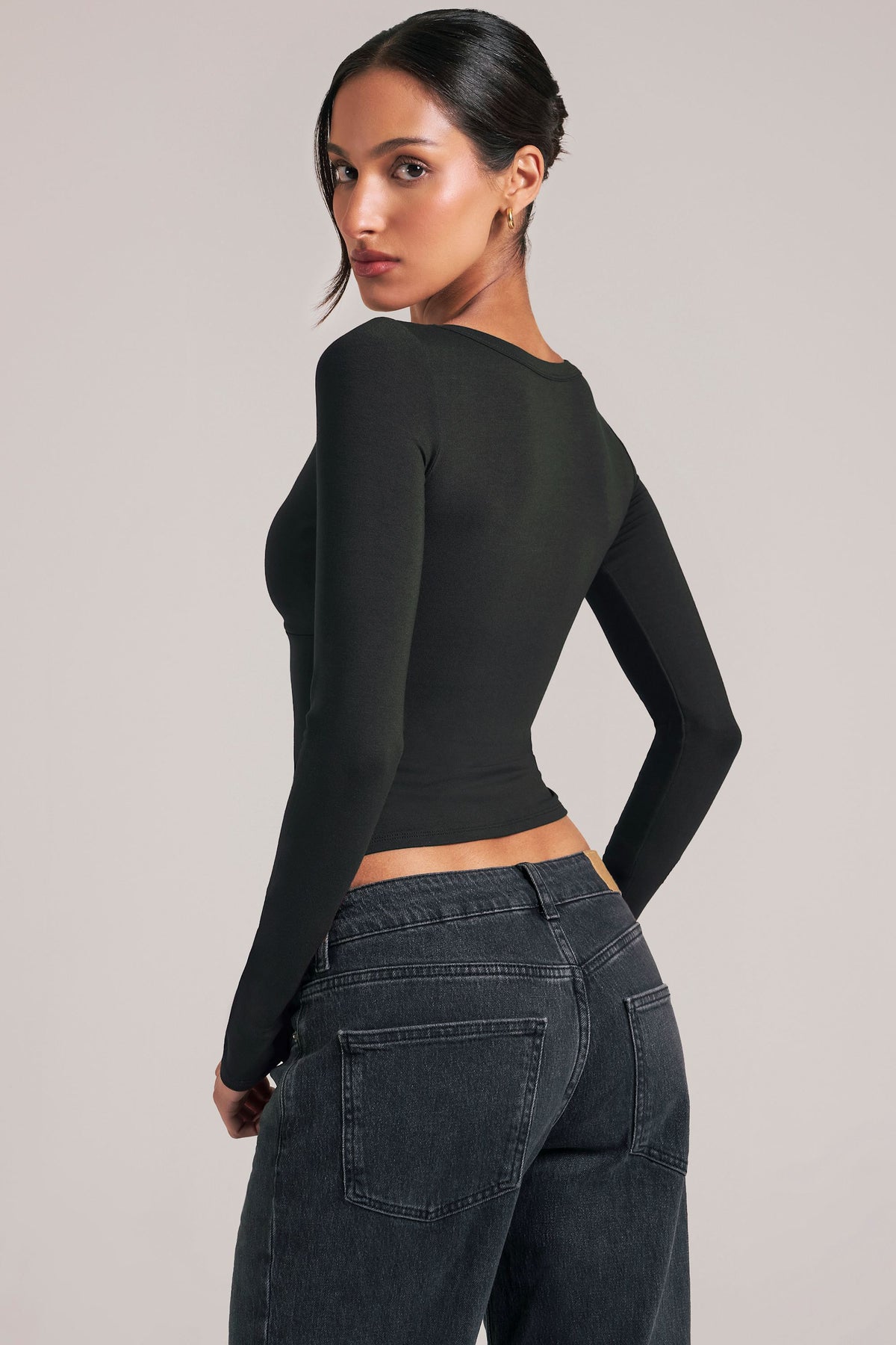 Chic V-Neck Long-Sleeve Top in Black