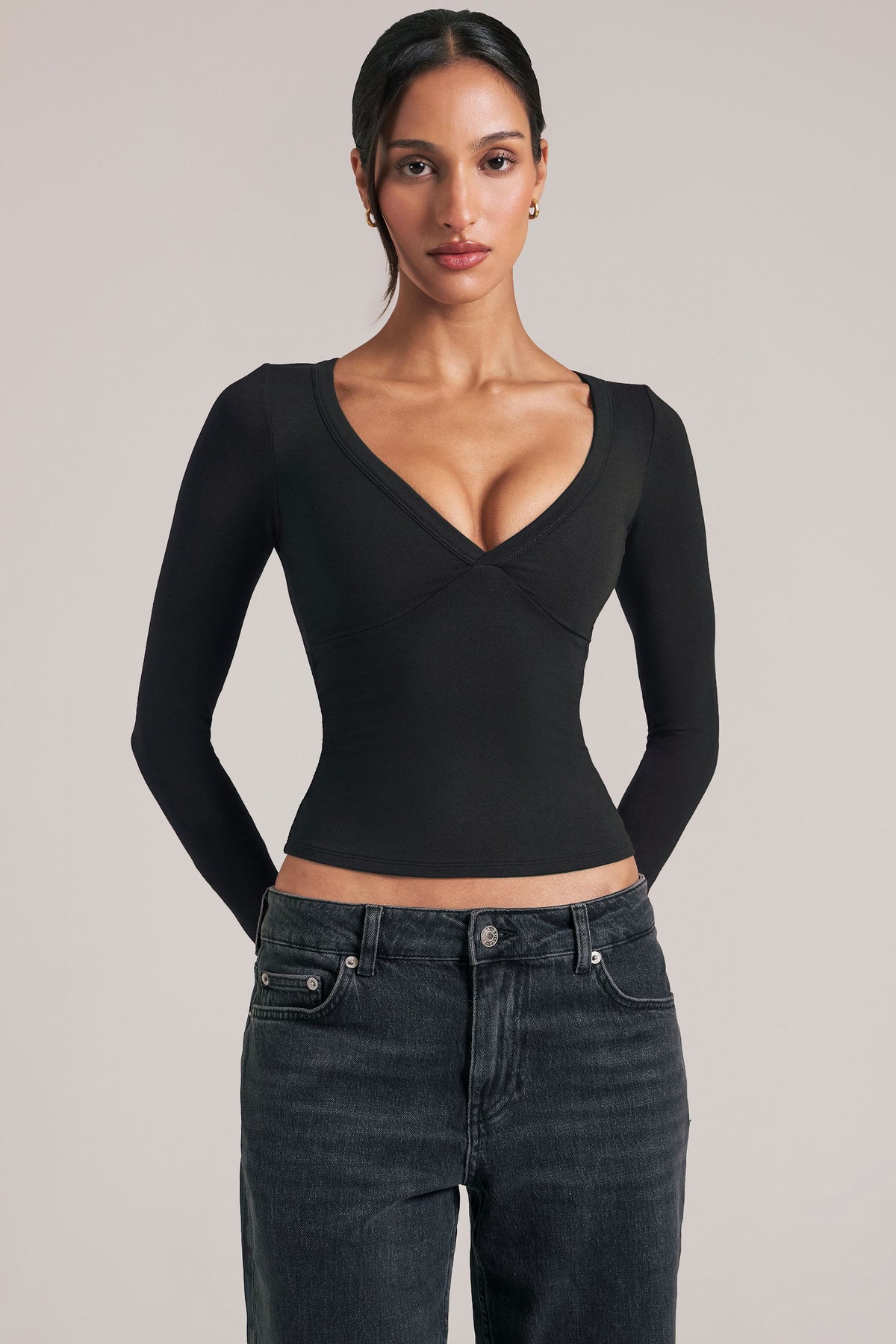Chic V-Neck Long-Sleeve Top in Black