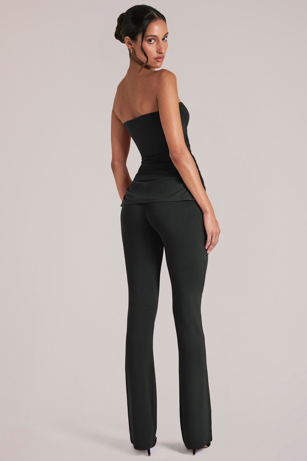 Chic Mid-Rise Fitted Trousers in Black