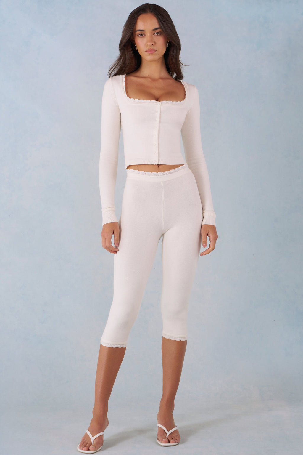 Chic Knit Mid-Rise Capri Trousers in Ivory