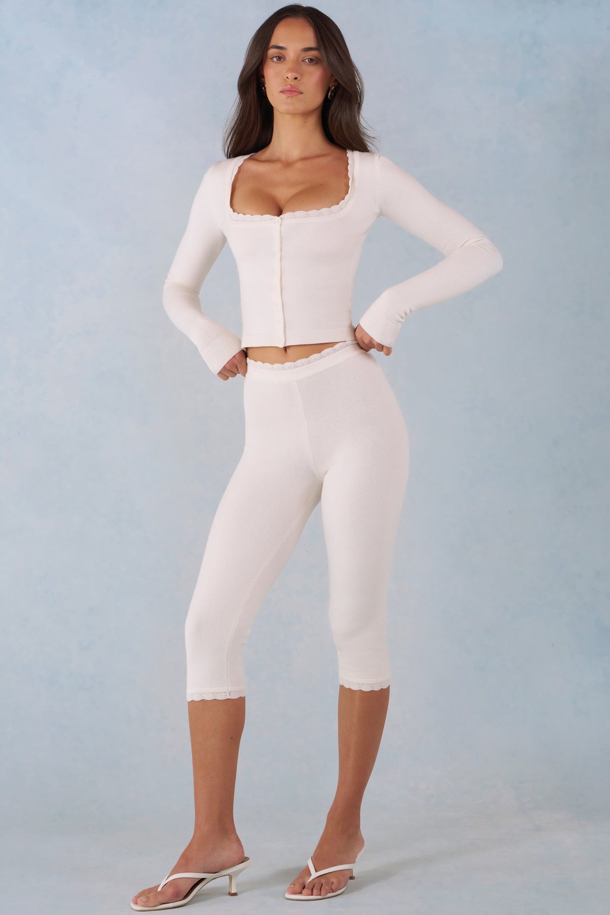 Chic Knit Mid-Rise Capri Trousers in Ivory