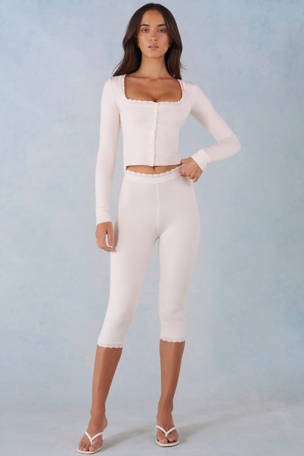 Chic Knit Mid-Rise Capri Trousers in Ivory