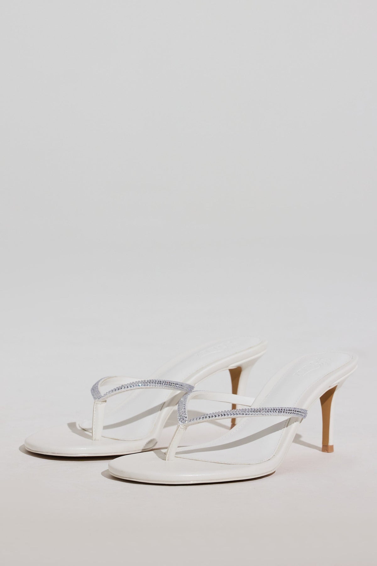 Chic Heeled Sandal in White