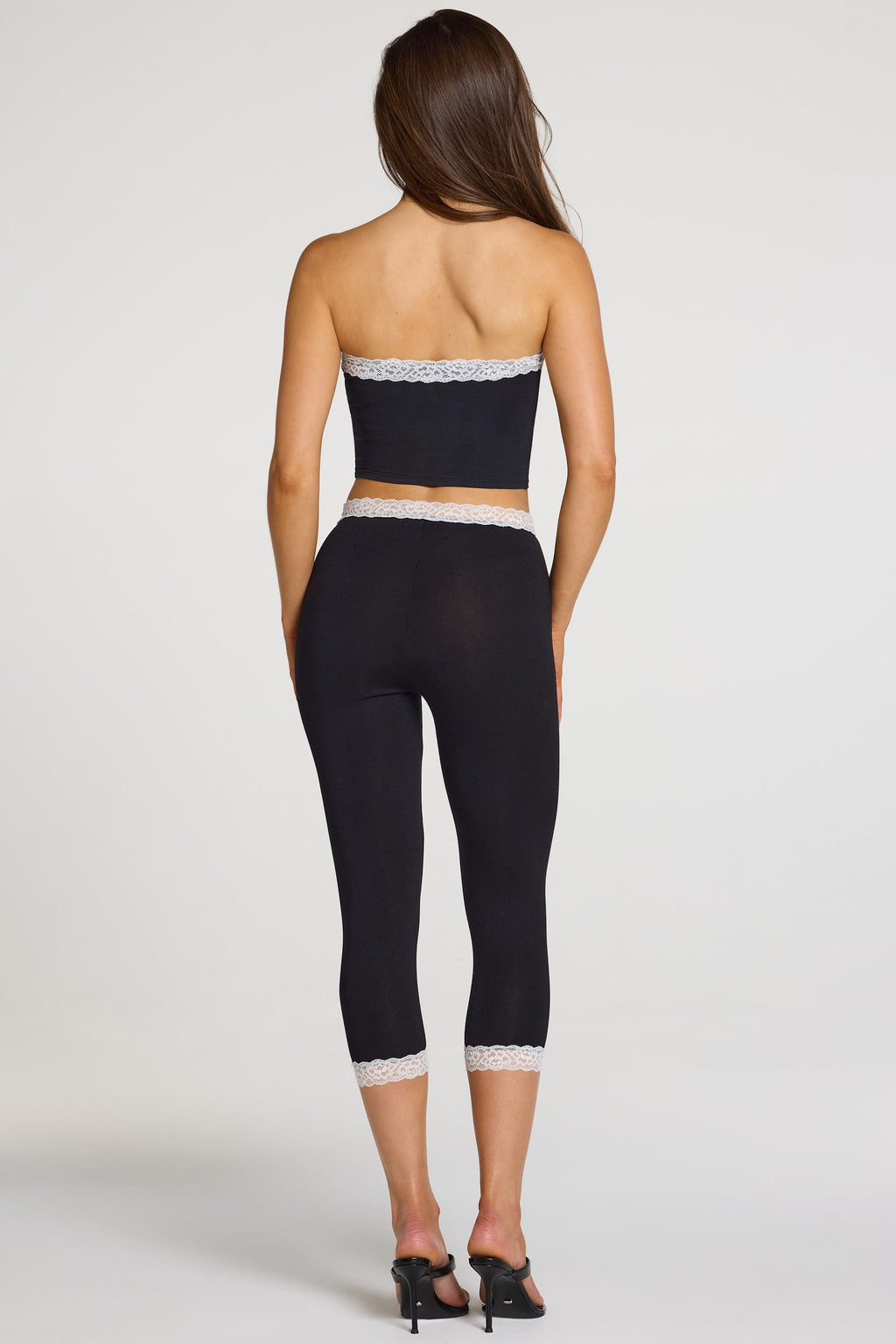 Chic Modal Lace-Trim Mid-Rise Capri Leggings in Black