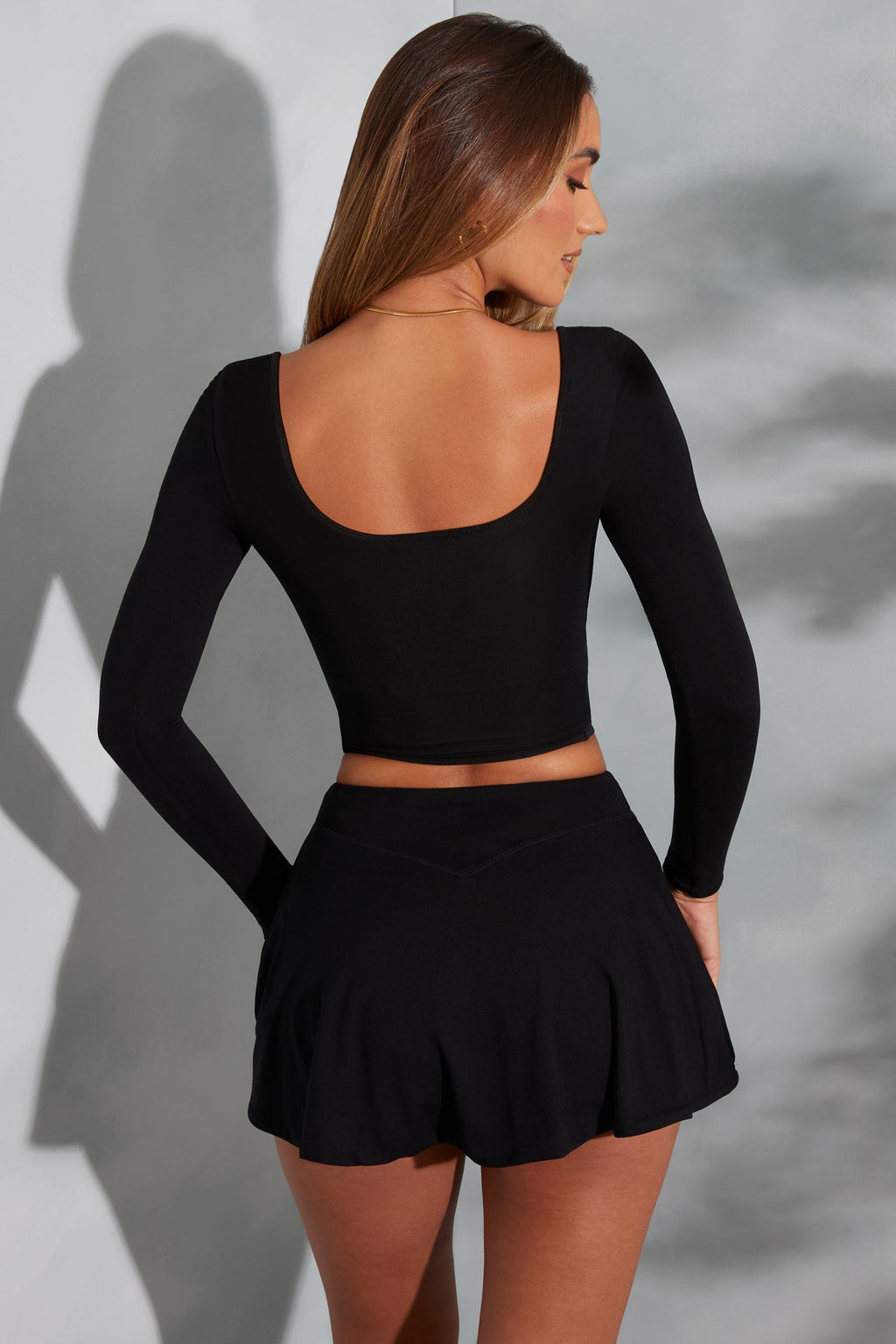 Chic Square-Neck Long-Sleeve Crop Top in Black