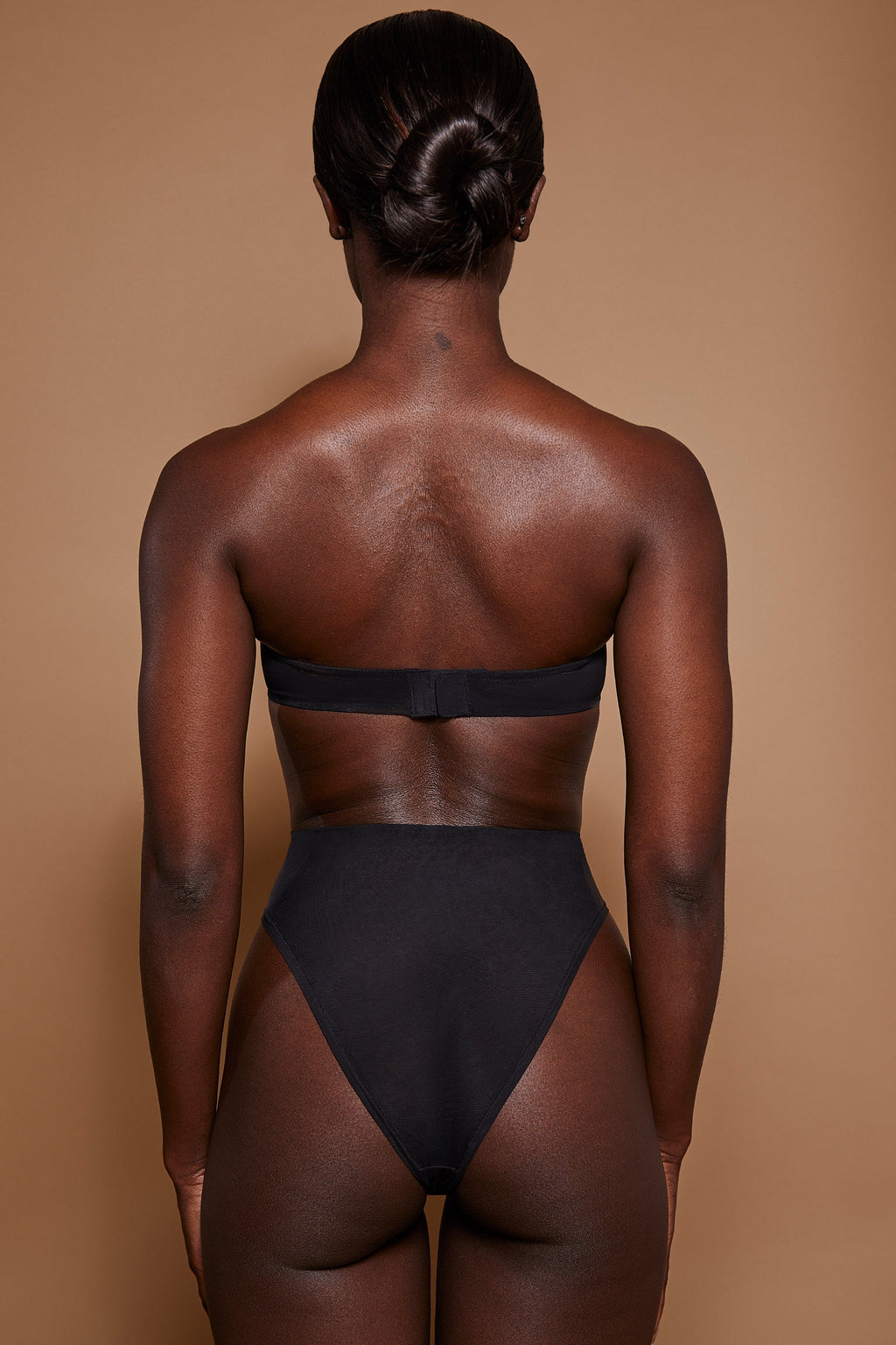 Chic Soft Mesh Strapless Bra in Black