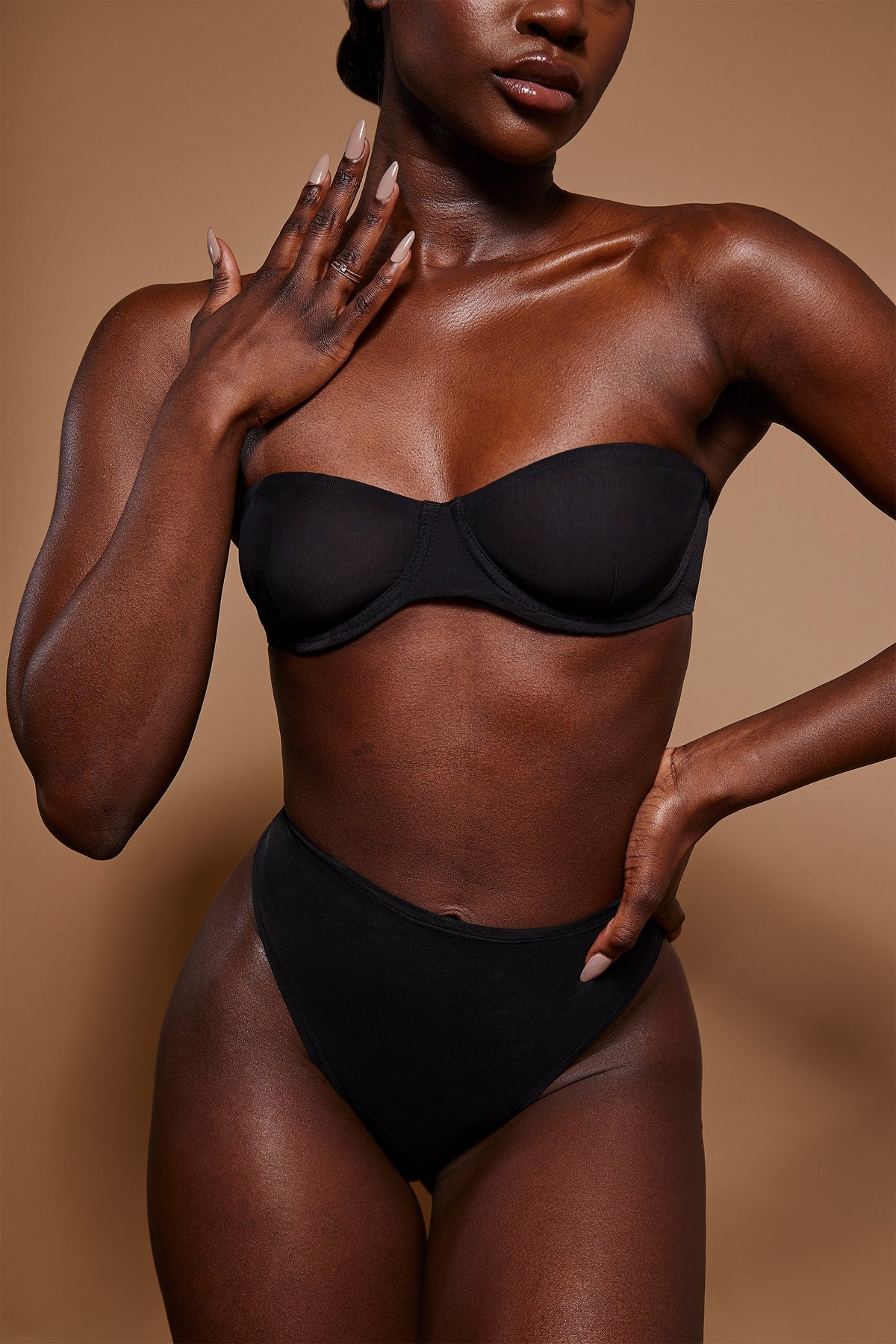 Chic Soft Mesh Strapless Bra in Black