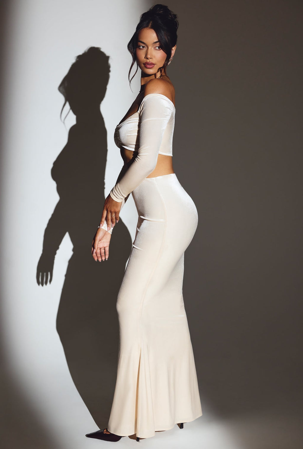 Chic Velvet Mid-Rise Maxi Skirt in Ivory