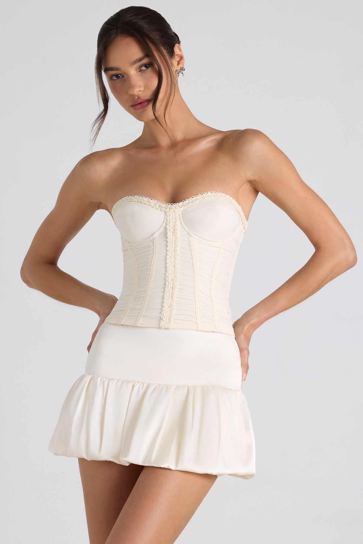 Chic Bubble Hem Mid-Rise Micro Mini Skirt in Ivory