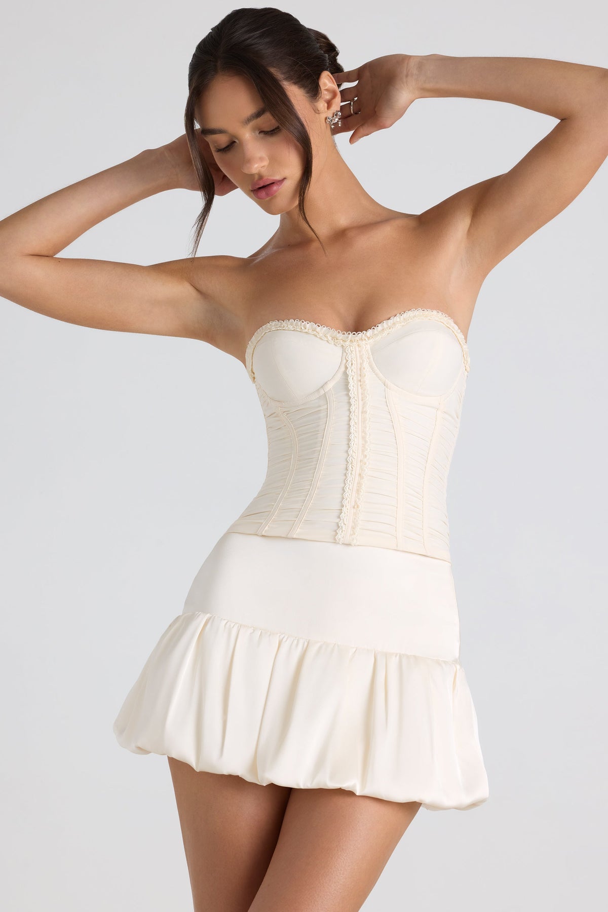 Chic Bubble Hem Mid-Rise Micro Mini Skirt in Ivory