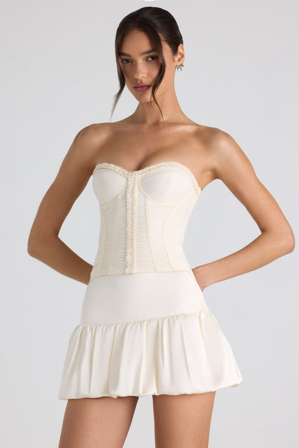 Chic Bubble Hem Mid-Rise Micro Mini Skirt in Ivory