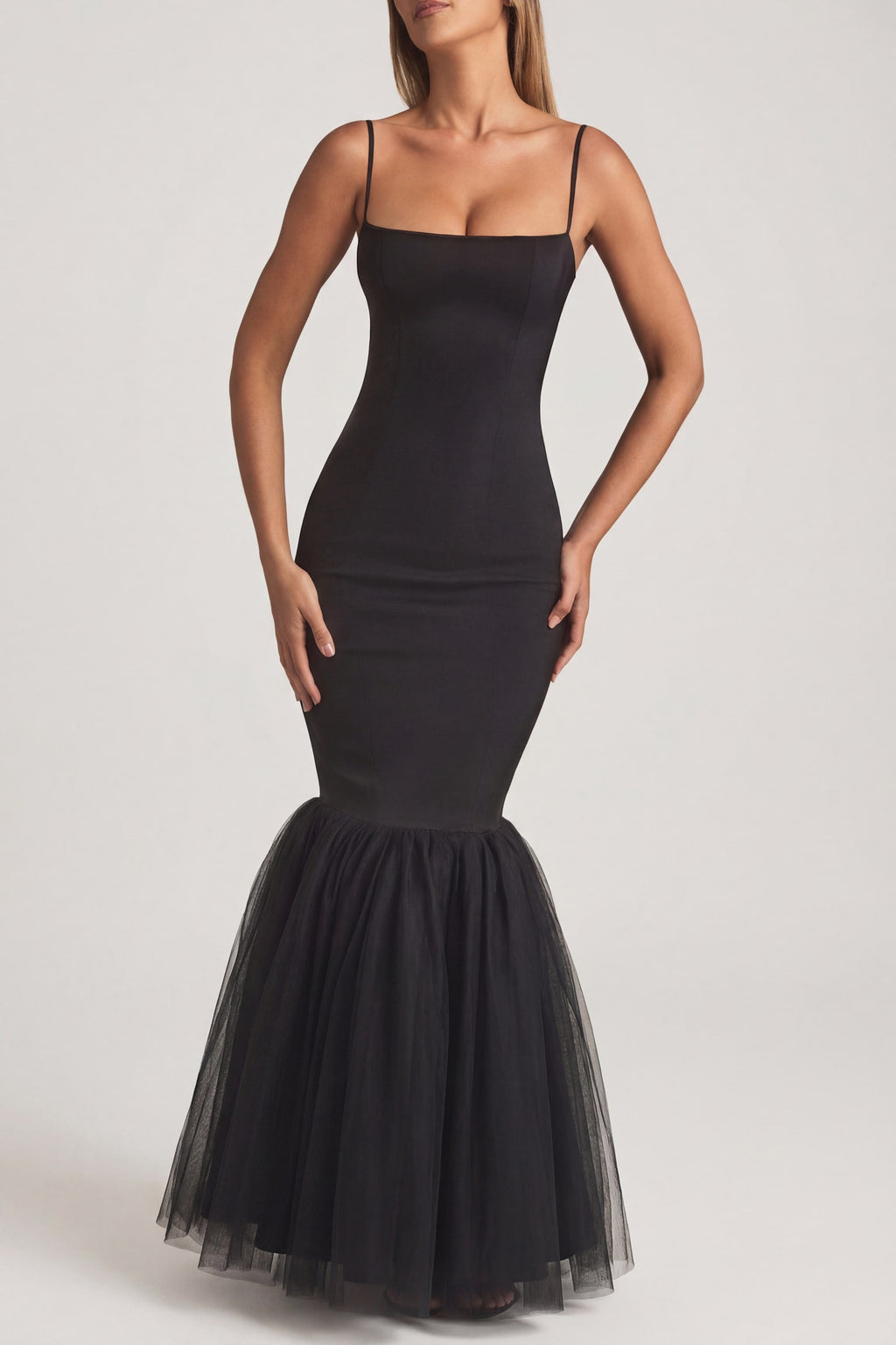 Chic Tulle Hem Fishtail Gown in Black