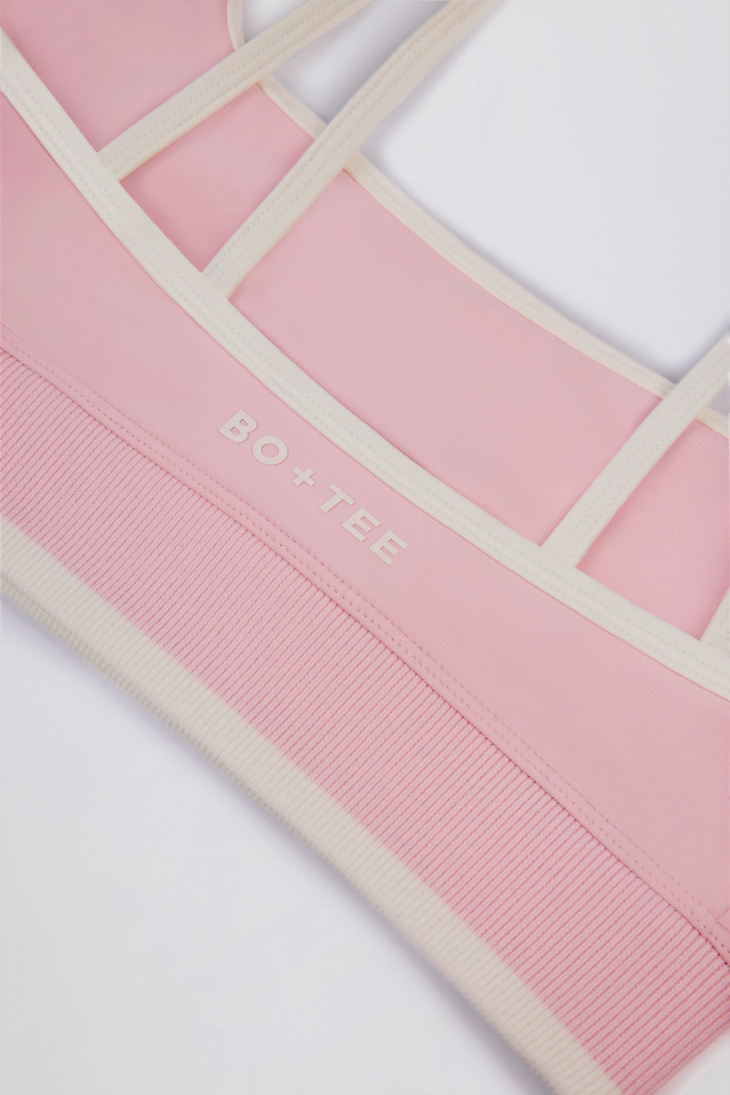 Chic Soft Active Contrast Sports Bra in Powder Pink
