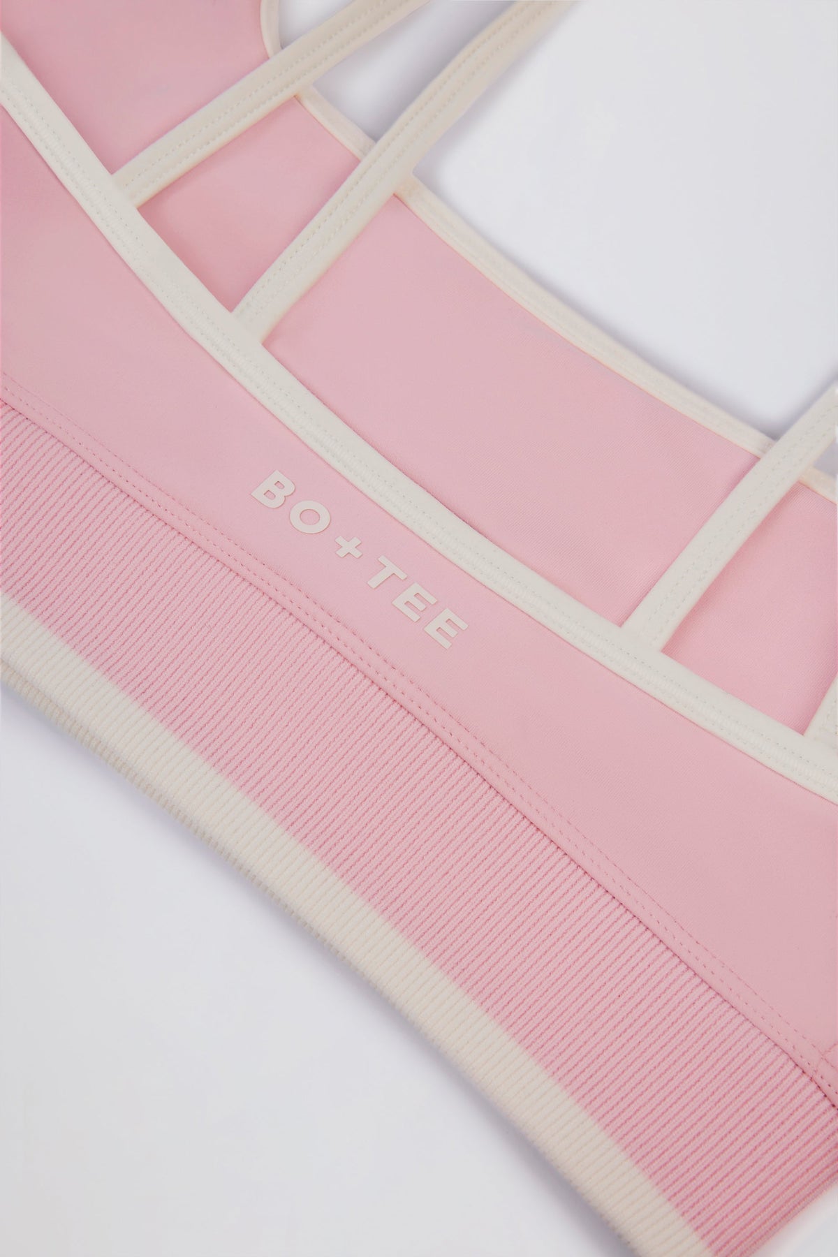 Chic Soft Active Contrast Sports Bra in Powder Pink