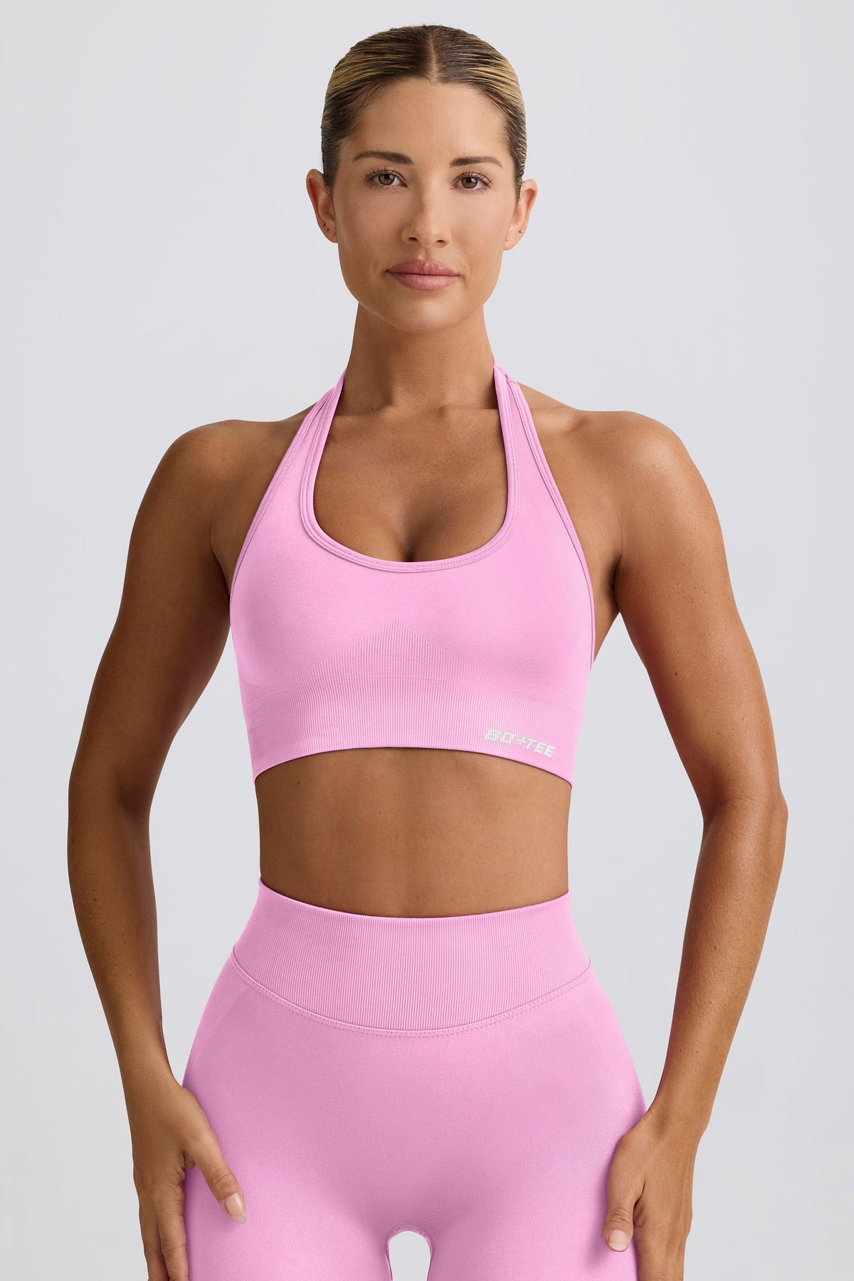 Chic Define Luxe Halterneck Sports Bra in Bubblegum Pink
