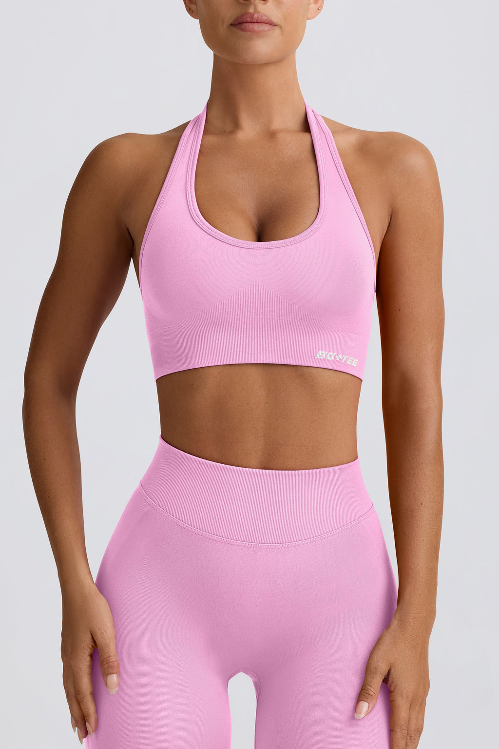 Chic Define Luxe Halterneck Sports Bra in Bubblegum Pink