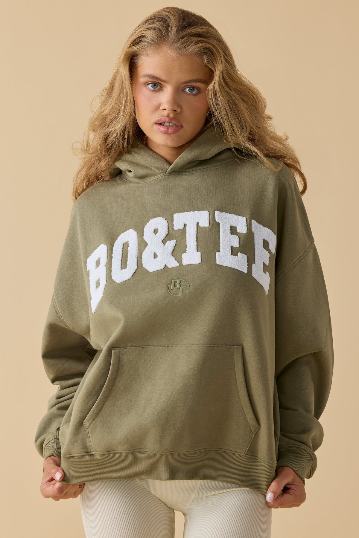 Chic Oversized Hooded Sweatshirt in Soft Olive