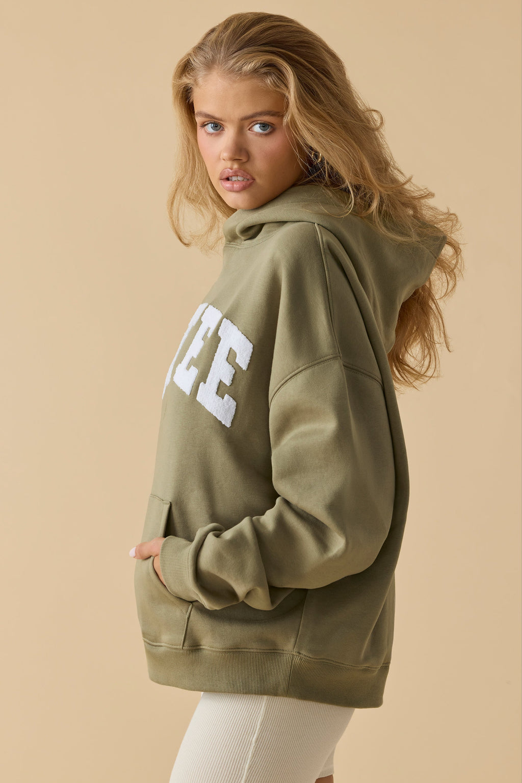 Chic Oversized Hooded Sweatshirt in Soft Olive
