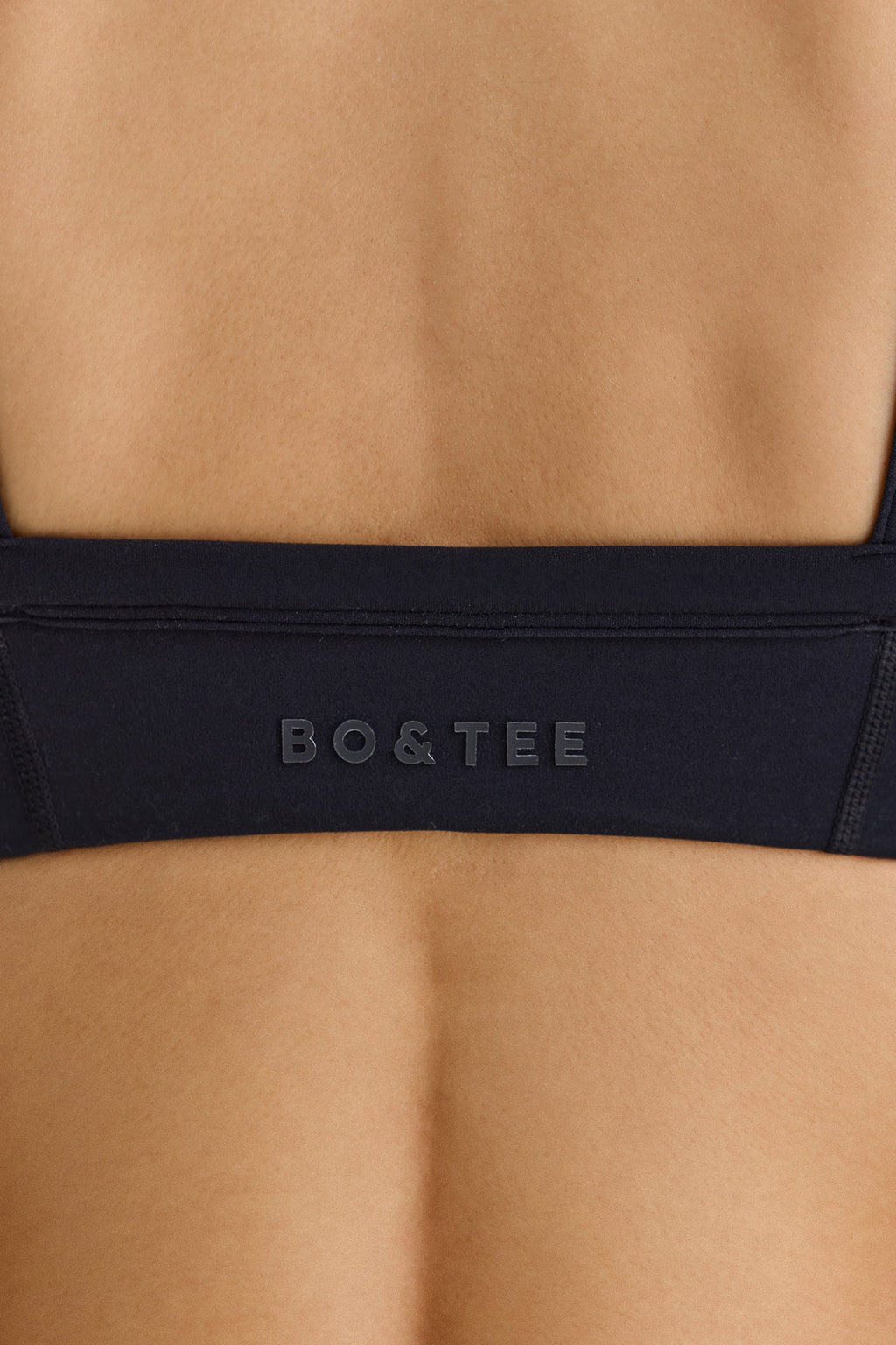 Chic Soft Active Contrast-Trim Sports Bra in Black