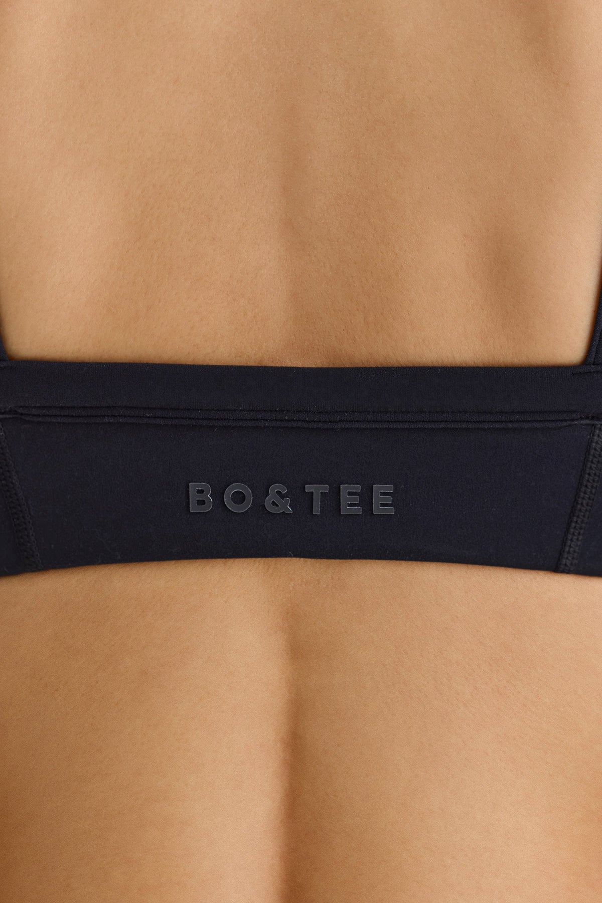 Chic Soft Active Contrast-Trim Sports Bra in Black