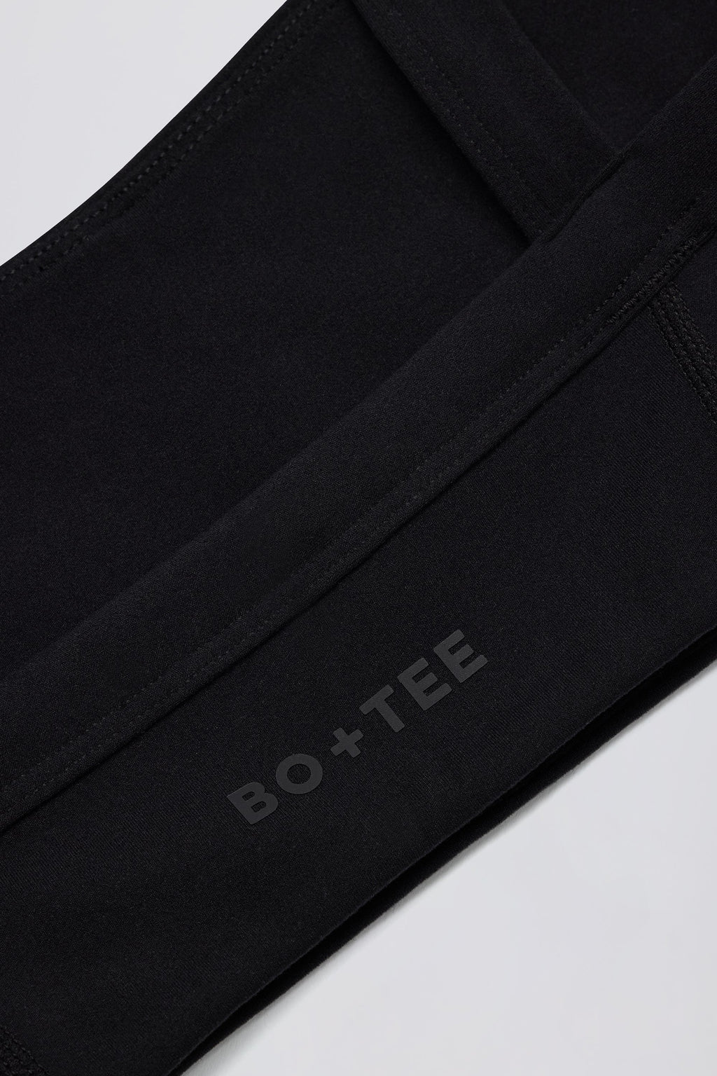 Chic Soft Active Seam-Detail Sports Bra in Black