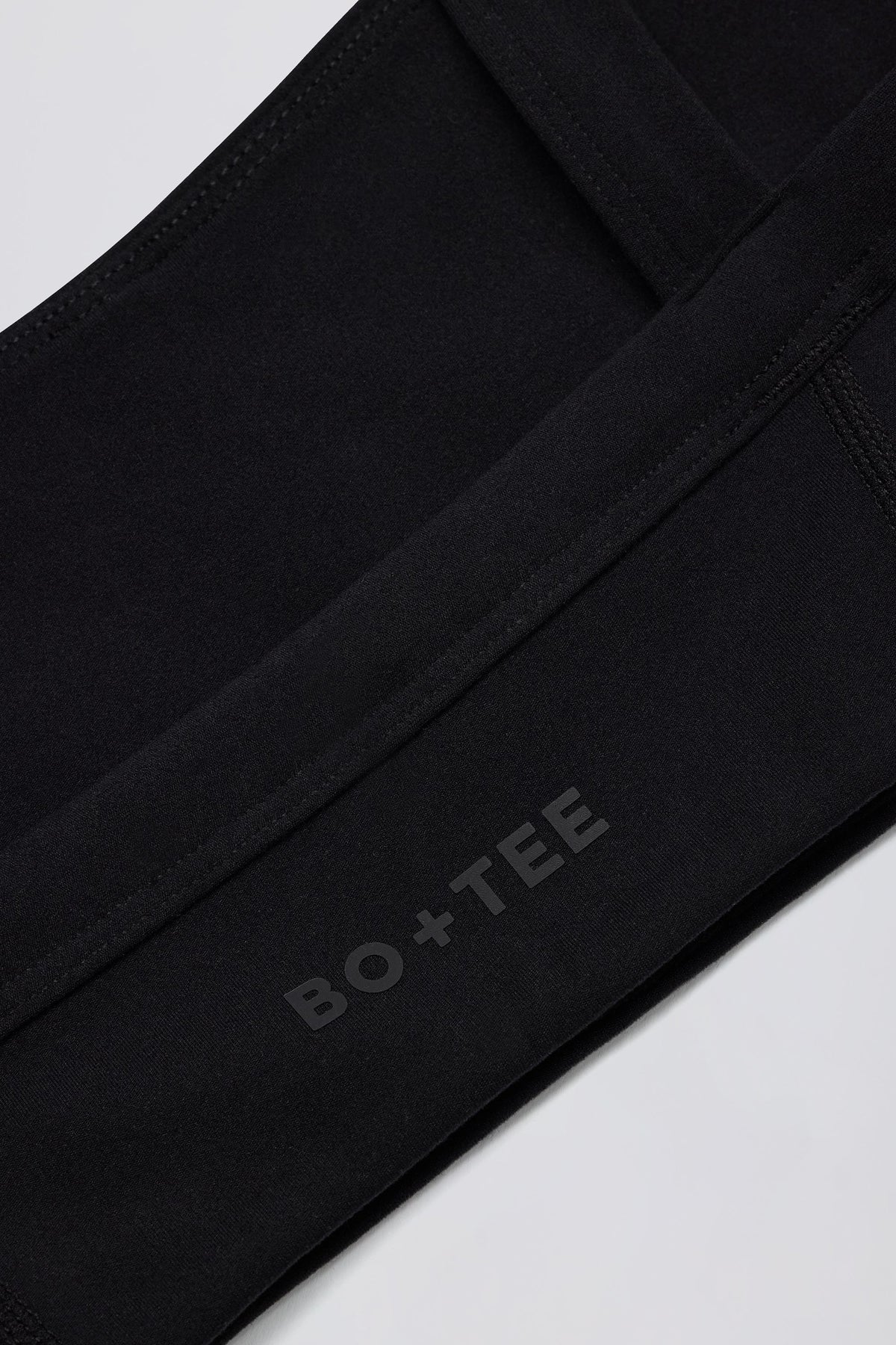 Chic Soft Active Seam-Detail Sports Bra in Black