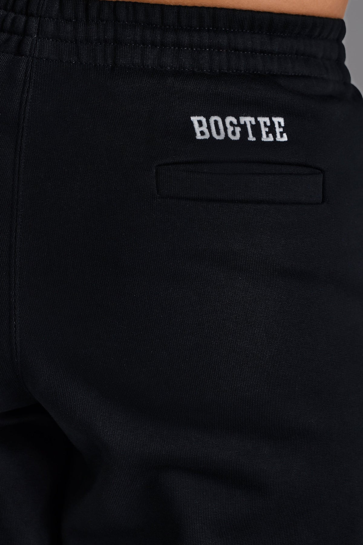 Chic Soft Cotton Jersey Relaxed Mid-Rise Joggers in Black