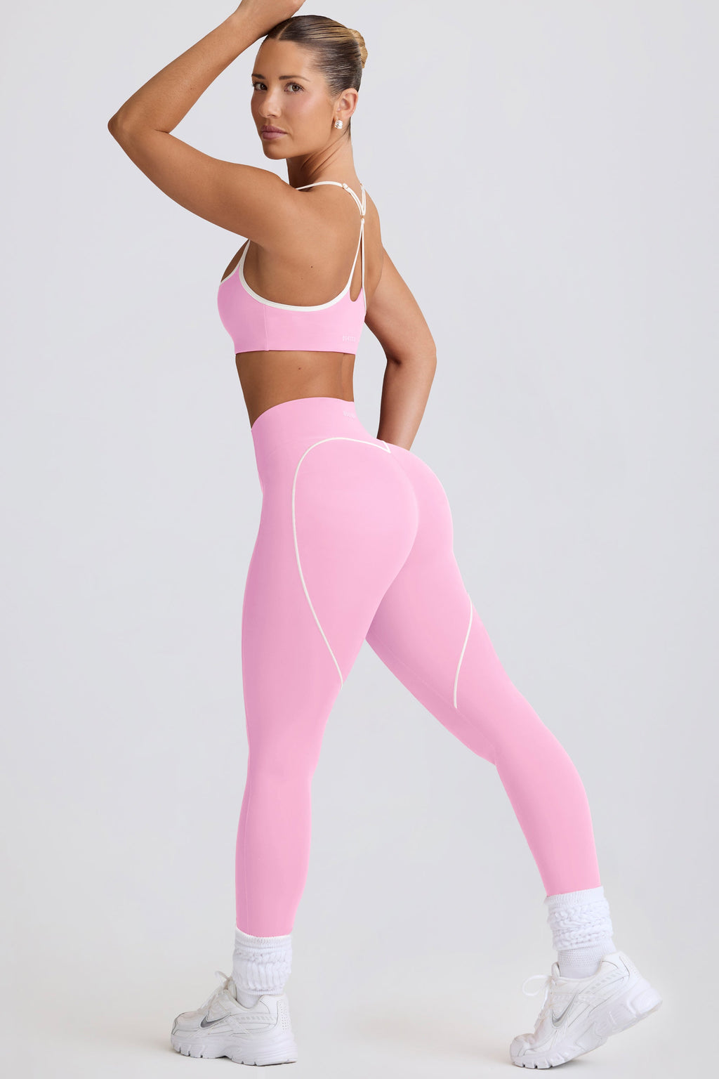 Chic Soft Active Mid-Rise Leggings in Baby Pink