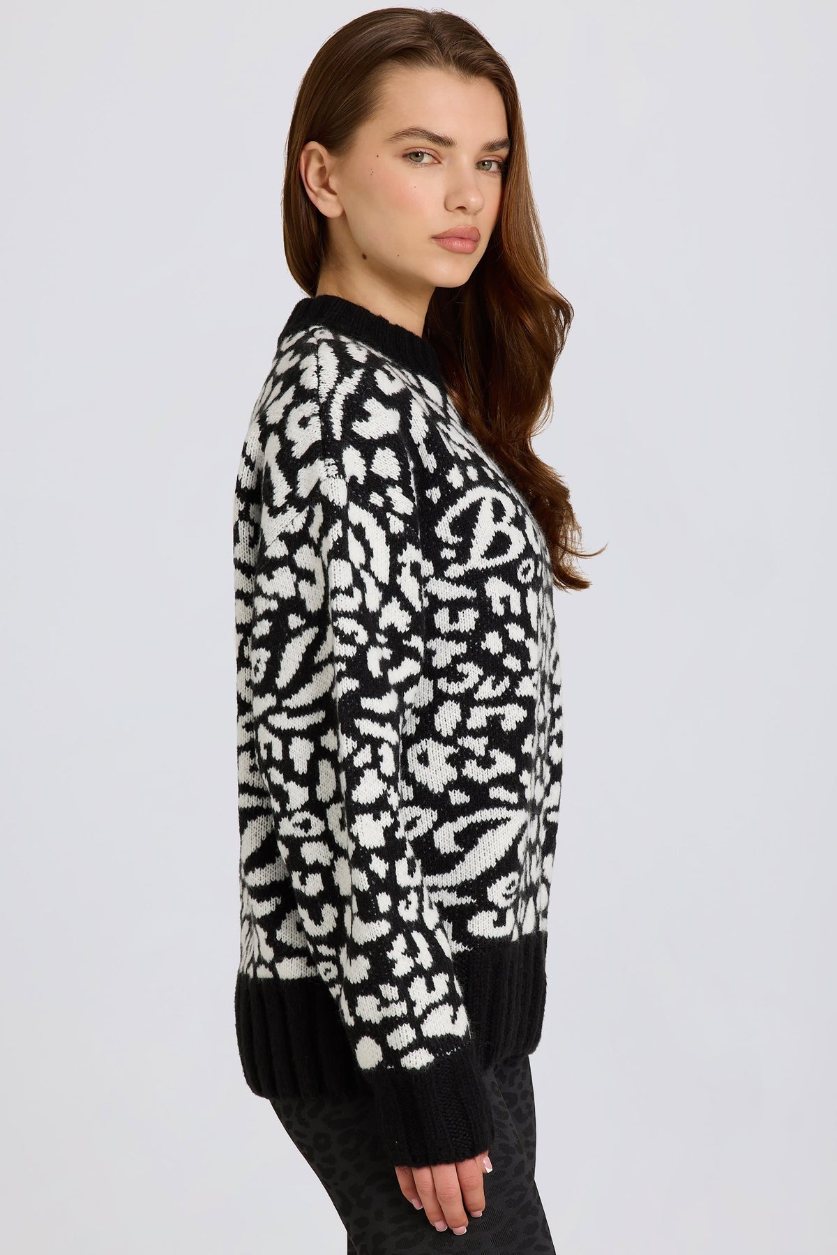 Chic Jacquard-Knit Oversized Jumper in Black